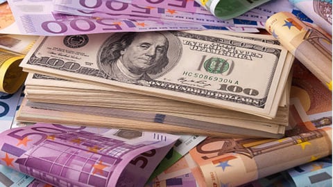 El euro baja un poco, el dólar se queda quieto en Cuba