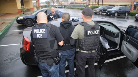 Joven Cubano Muere Bajo Custodia de ICE en Miami, Presunto Suicidio Bajo Investigación