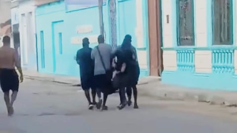 Vecinos Socorren a Hombre con Infarto Ante Falta de Ambulancia en Cárdenas