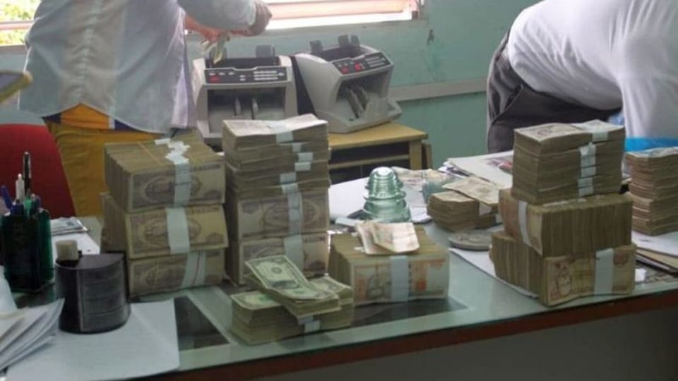 ¿Apretando la soga? Cazan a más de 300 en Cuba por mover dólares y euros