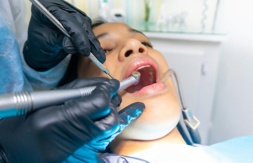 Mercado Negro Dental en Cuba: Servicios Informales Crecen en Medio de la Crisis