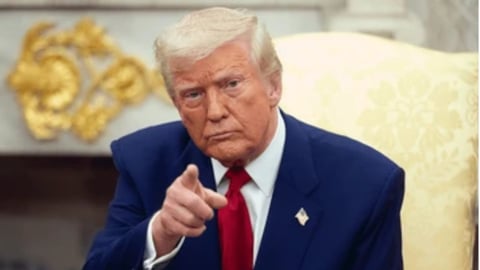 Trump busca controlar petróleo iraní, señalando la isla de Jarg