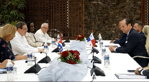 Canciller de Panamá visita Cuba para abordar detención de ciudadanos