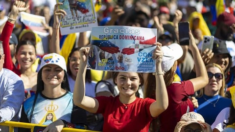 La Isla Vecina: Cubanos Encabezan Naturalizaciones en República Dominicana en 2025