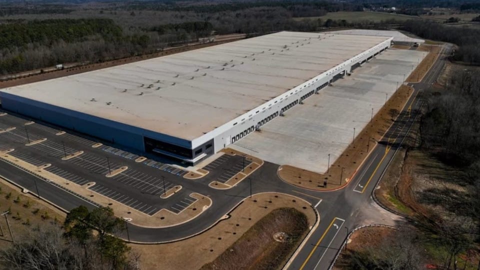 ¡A lo que hemos llegado! ¿Ahora Trump guarda gente en almacenes de Amazon?