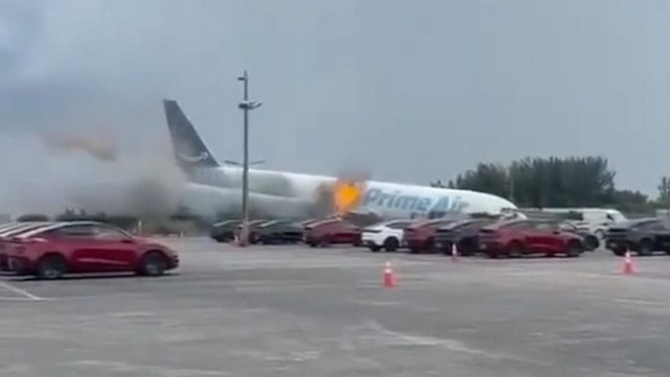 ¿Qué Hizo el Avión de Amazon en Miami? ¡Un Desastre en la Pista!