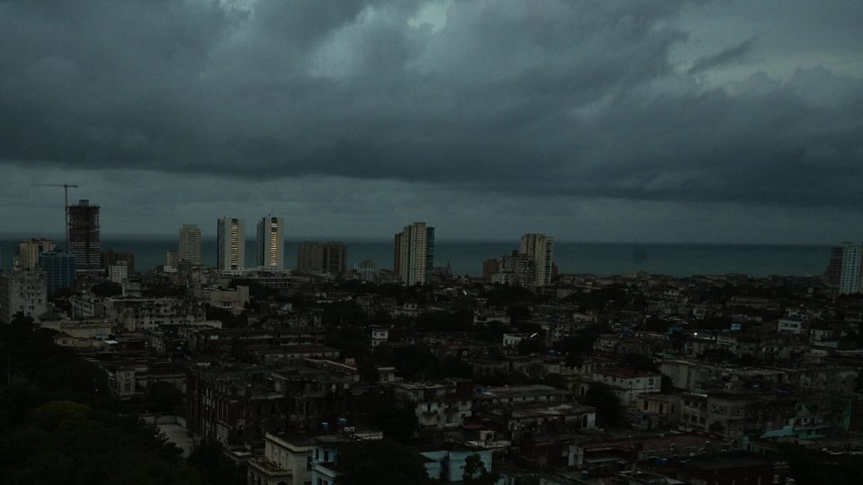 ¿Hasta cuándo, mi gente? Cuba bajo un apagón de novela, ¡se habla de casi 2000 MW menos!