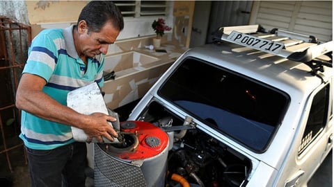 Vehículos decomisados en Cuba por usar aceite de transformadores como combustible