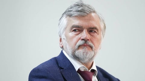 Economista Jefe de Banco Ruso Despedido Tras Criticar la Economía de Guerra
