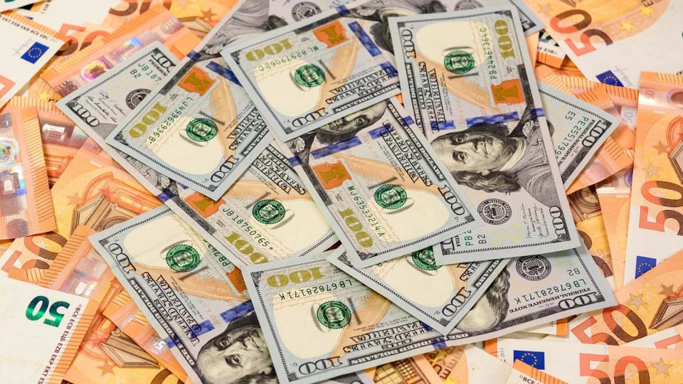 ¡Oye esto! Euro y dólar se burlan del peso cubano en la calle