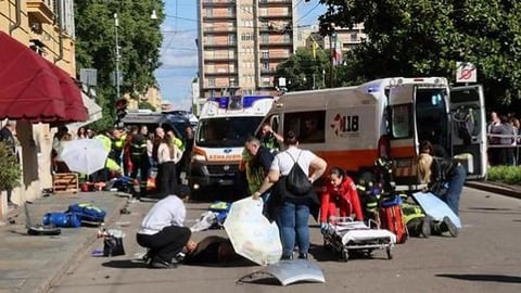 ¿Qué la pasa a Módena? Conductor lanza el carro y cuchillo en mano se arma el bochinche