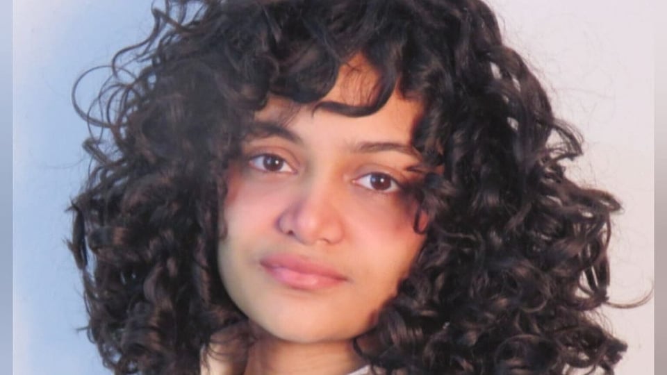 Anna Bensi Denuncia Acoso Telefónico Tras Video Crítico en Cuba