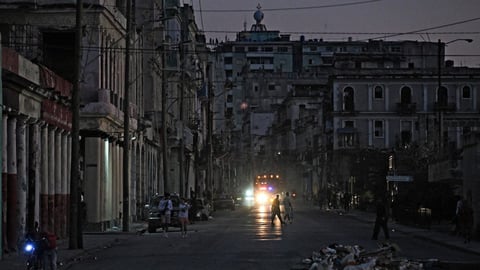 Cuba enfrenta apagones masivos por déficit eléctrico del 69%