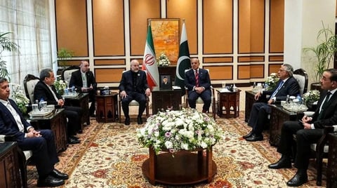 Irán Suspende Negociaciones con EE.UU. Tras Ataques en Líbano; Precios del Petróleo Aumentan