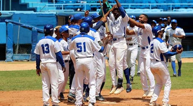 Industriales Gana a Mayabeque y Toma Ventaja Clave en el Playoff