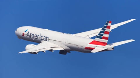 Batería de Laptop Provoca Incendio en Vuelo de American Airlines; un Pasajero Recibe Atención Médica