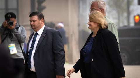 ¡Jueza Cubana Desafiando a ICE! ¿Perdida de Trabajo o Veredicto de Cárcel?