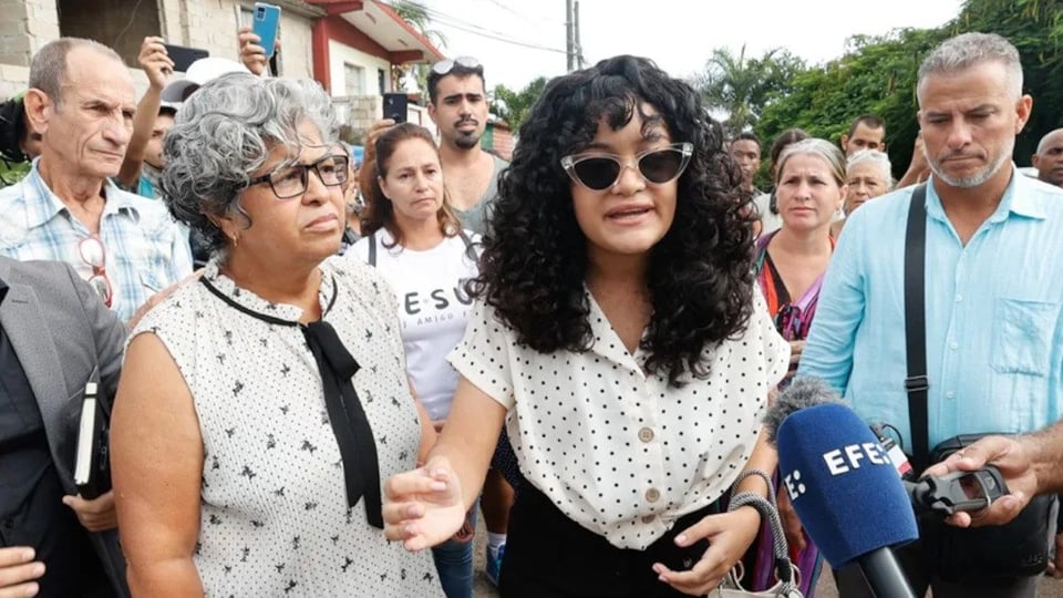 ¡Le tiran piedra a Anna Bensi en Cuba y EEUU responde: "Pensar distinto no es delito!"