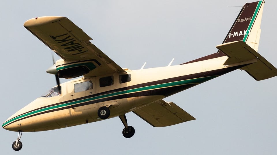 ¡Con la Isla a pie, avión "misterioso" aterriza en Key West!