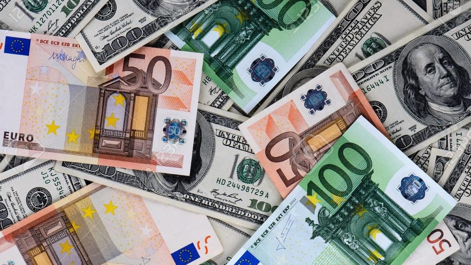 ¡Ay, que se va a 500! El dólar se nos fugó y nadie lo para en la esquina