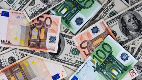 El Dólar Roza los 500 CUP y el Euro Supera los 560 en el Mercado Informal Cubano