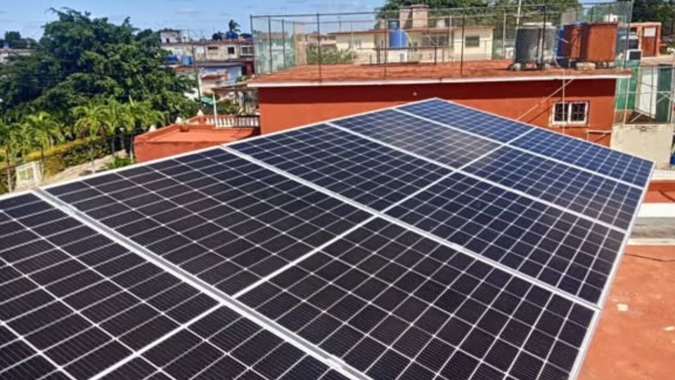 Ola de robos de paneles solares sacude a Cuba