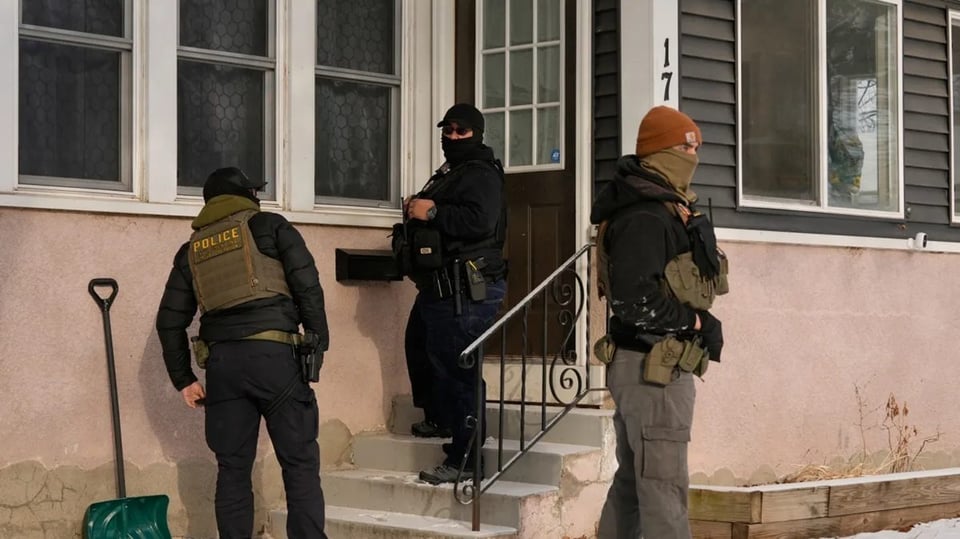 Nuevo Memo de ICE Permite Entrar a Casas Sin Orden Judicial