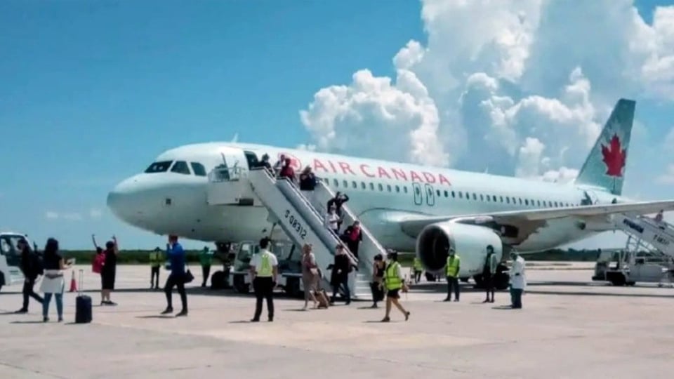 Aerolíneas canadienses rescatan a turistas en Cuba por gran escasez de combustible