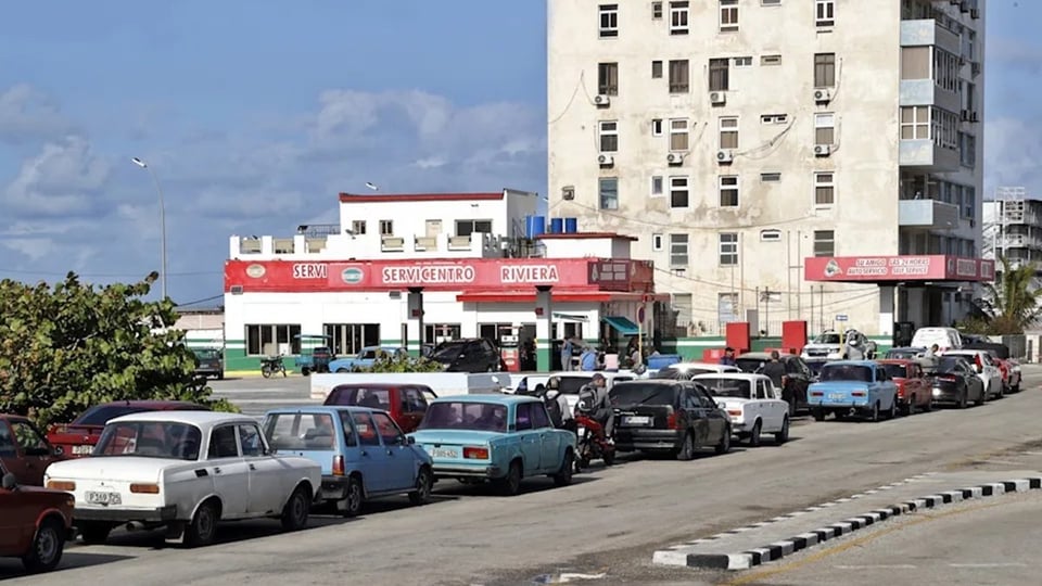 Cuba en Jaque: El Fin del Petróleo Venezolano Dispara Precios y Colas