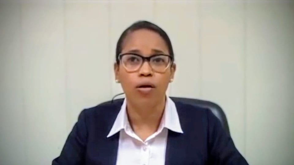 ¡Qué bochinche! ¡Fiscal holguinera defiende arresto de los del El4tico con papel en mano!