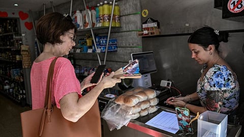 Nuevas Restricciones Bancarias de EE.UU. Afectan a Empresarios Cubanos