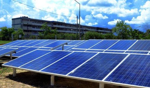 Cubanos critican precios de kits solares del gobierno