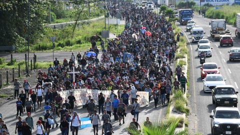 ¿Y ahora qué? Cubanos se unen a caravana gigante y EE.UU. la tiene en la mira