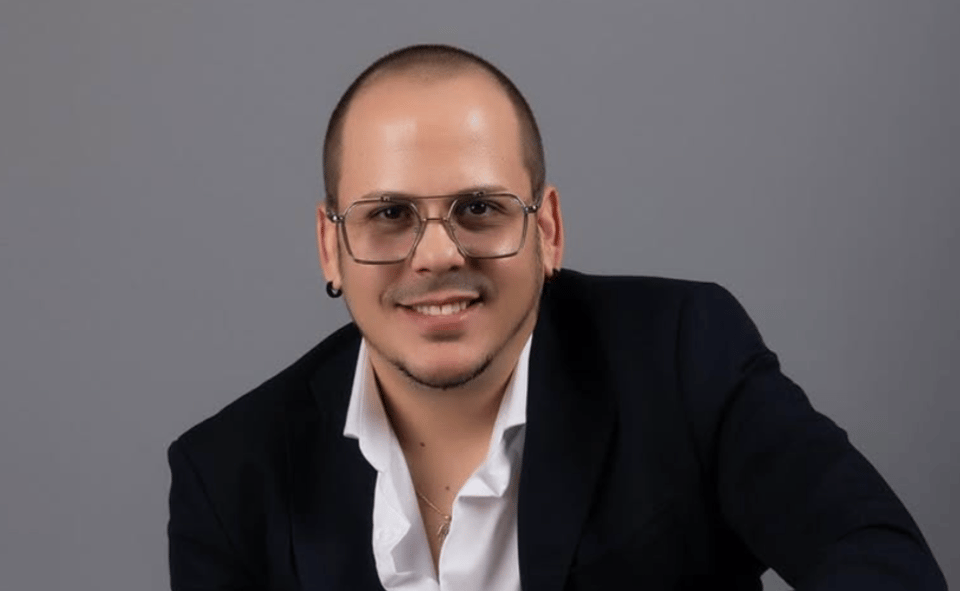 Cantante Cubano Dice Ser Más Feliz en Cuba que en Miami: ¡Imagínate tú!