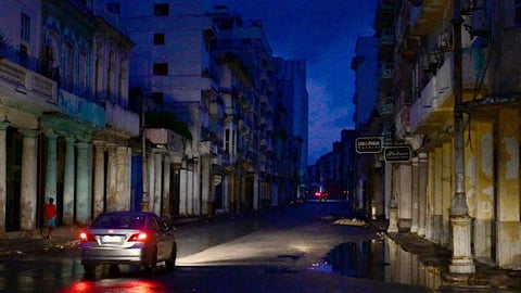 ¿Y ahora qué? "Opción Cero" en Cuba desata pánico por apagones y falta de combustible