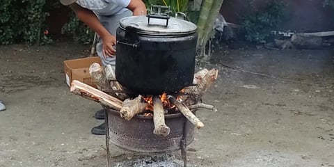 Cubanos Regresan a la Leña y el Carbón Ante la Crisis Energética