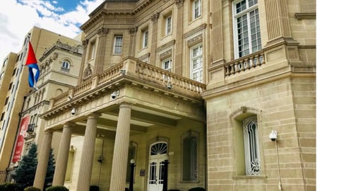 ¿Se te cayó el pasaporte en la Embajada de Cuba en EEUU? ¡Cuidado, que cobraron millones!