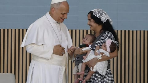 Papa León XIV conmovido por historia de migrante cubana en Madrid