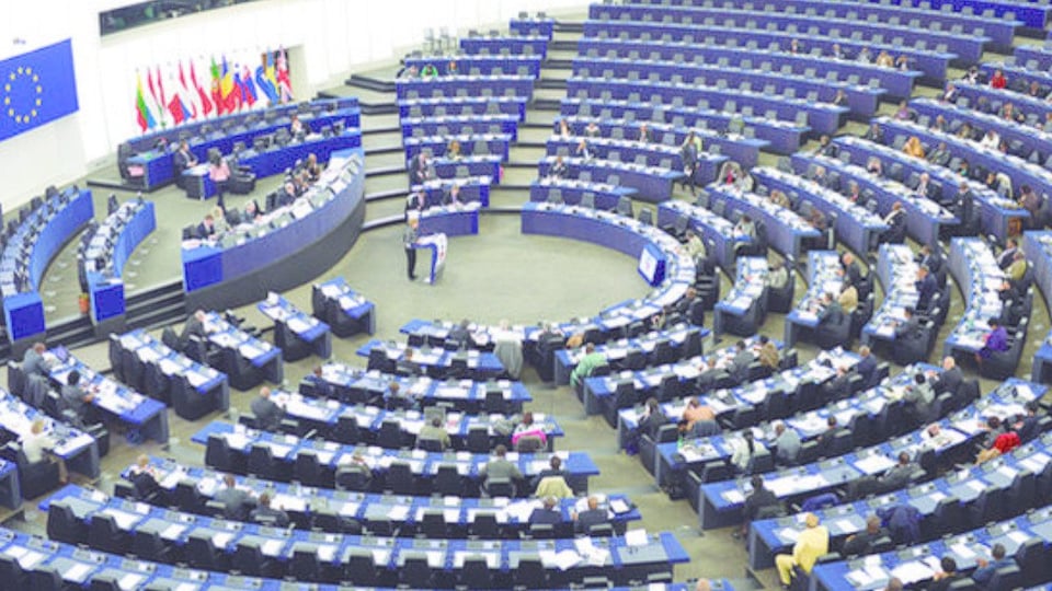 ¿Centrales de inmigrantes fuera de Europa? El Parlamento Europeo le da luz verde al bochinche