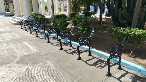 ¡Banco roto en Plaza de Marte! Santiago de Cuba se pregunta: ¿Quién cuida lo nuestro?