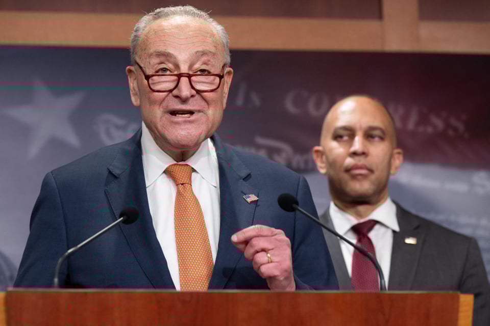 Debate Caliente en Washington: ¿Menos Dinero para Inmigración Tras Muerte en Minneapolis?