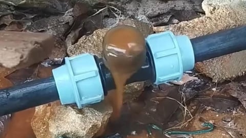 Vecinos de Cárdenas Reciben Agua Sucia Tras Días de Espera