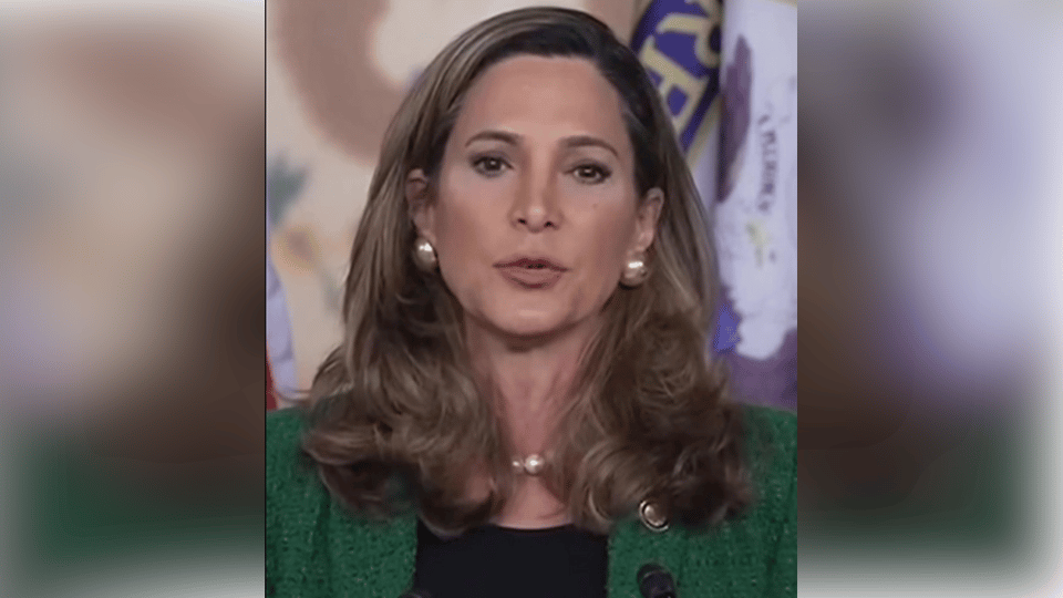 ¿Se acabó la era Castro? La congresista Salazar envía un mensaje con sabor a libertad a Cuba.