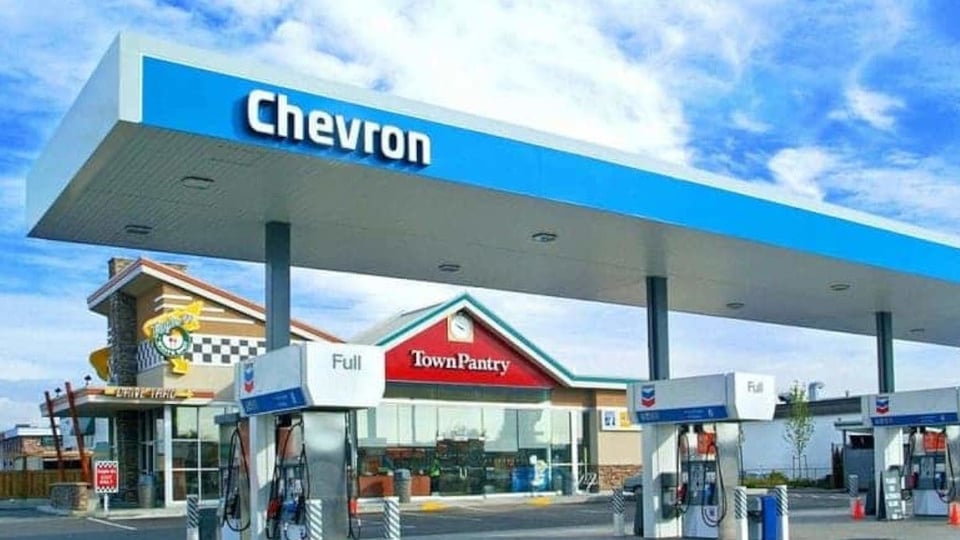 ¿Y ahora quién paga el pato? Gasolina por las nubes por guerra en Medio Oriente