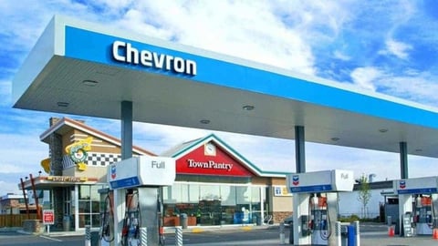 Guerra en Medio Oriente Dispara Precios de Gasolina en EEUU