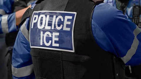 Cómo Reaccionar Ante Agentes de ICE en EE.UU.