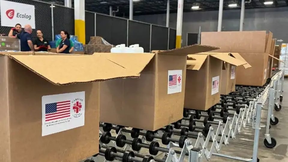 ¿Un Barco Gringo con Comida en Santiago que No Es Pa'l Gobierno? ¡La Cosa Está Que Arde!