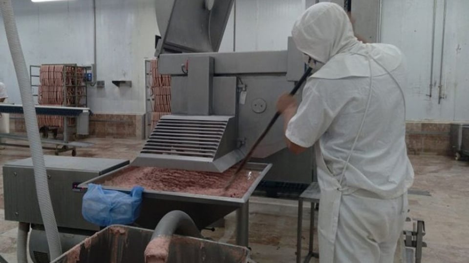 Premian Empresa Cárnica en Cuba, Redes Estallan por la Escasez