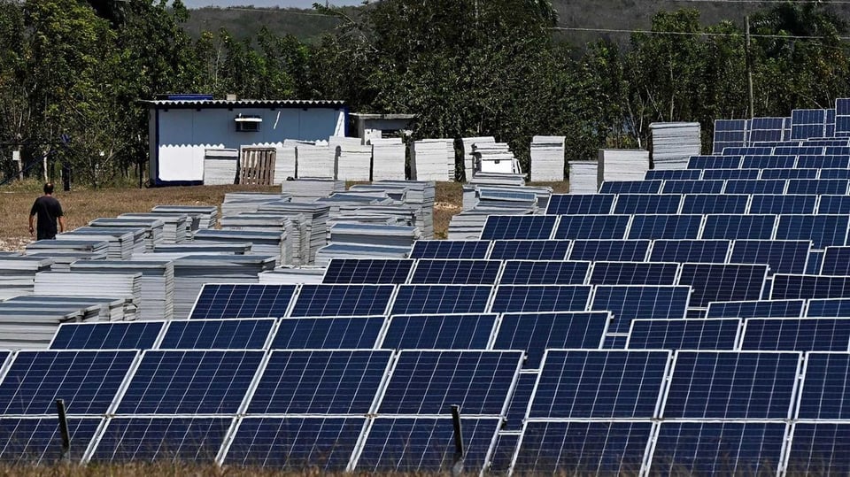¿Y tú supiste lo último? China le mete 5,000 plantas solares a Cuba pa' 'quitarle el achicharronamiento'