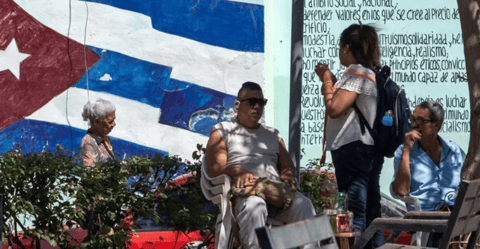 Escritora Cubana Denuncia la Imposibilidad de Vivir con Salario Estatal